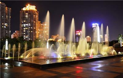 正方體標識雕塑 鏤空結構與噴泉元素的藝術融合